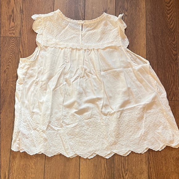 Torrid White Eyelet Lace Women's Top 2 - Picture 6 of 7